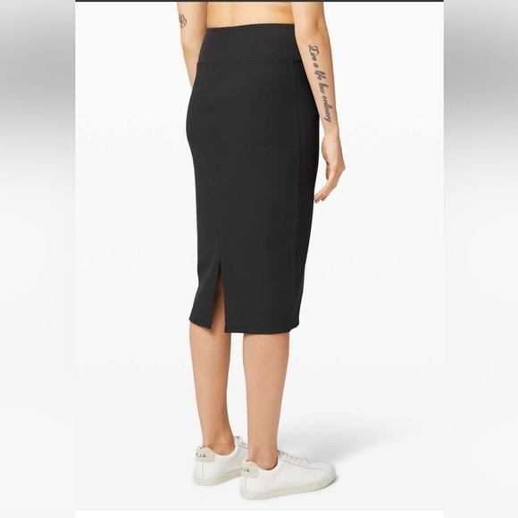 Lululemon A New Route Skirt
Black size 2 - Picture 7 of 8